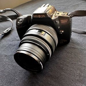 Minolta Maxxum 400si Camera